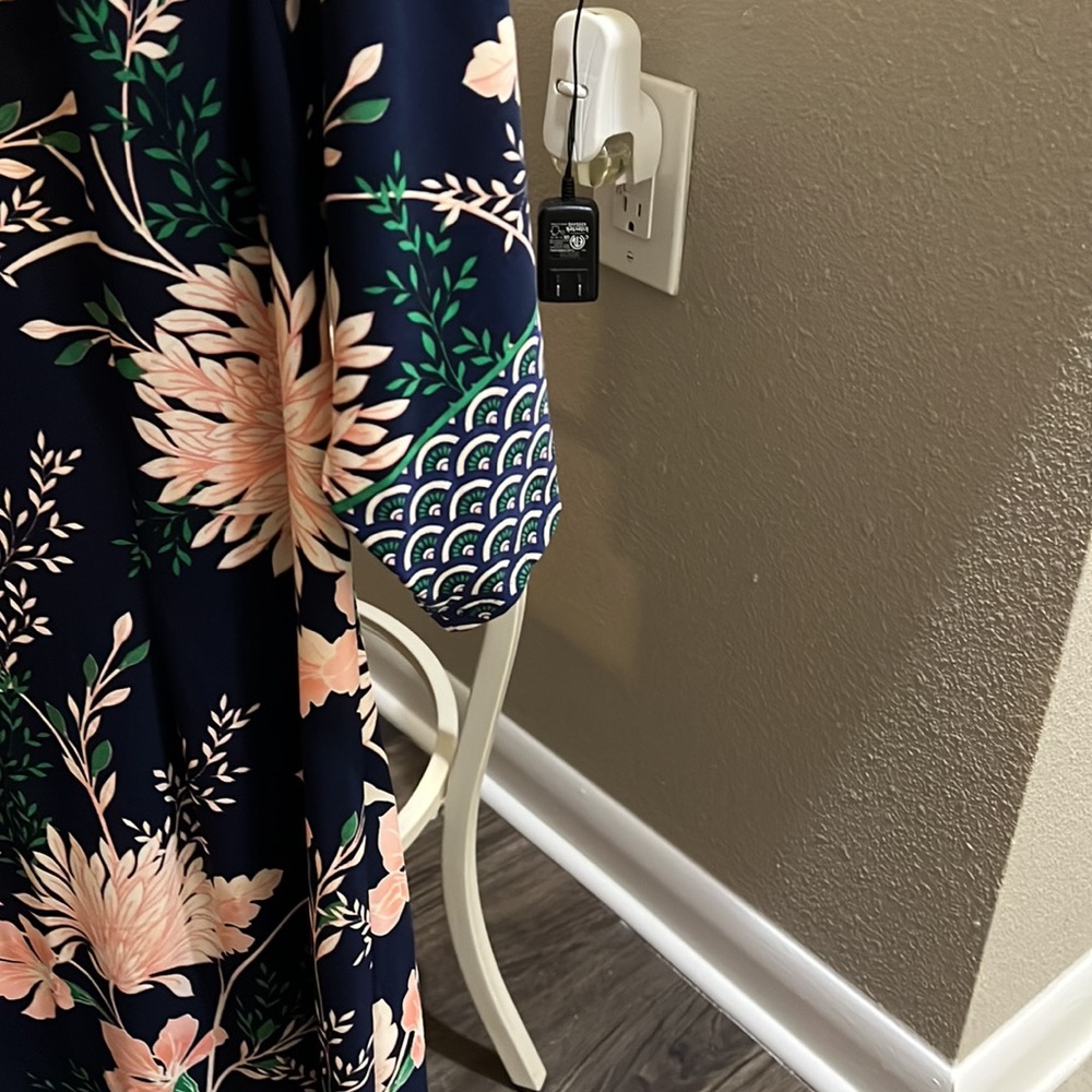 Light Polyester Like Patterned Dress With Short S… - image 6